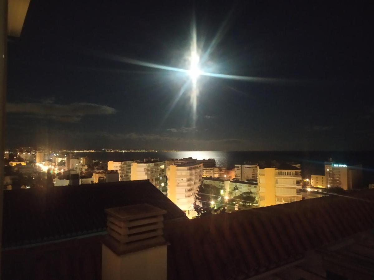 Carihuela La Luna Sun&Beach Apartment Torremolinos Bagian luar foto